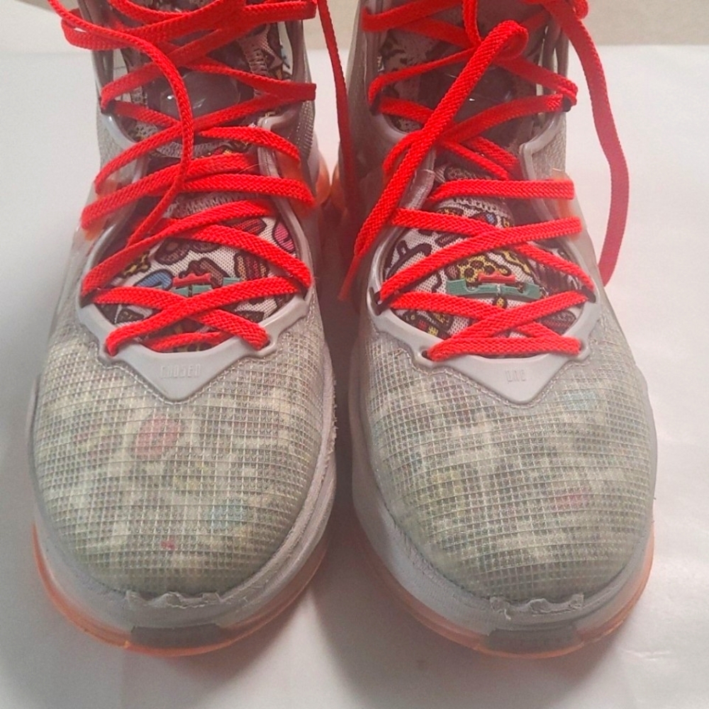Nike LeBron 19 Fast Food size 8